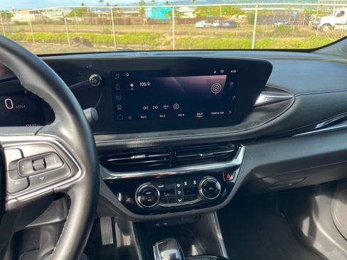 Used 2025 Buick Envista Sport Touring image 17