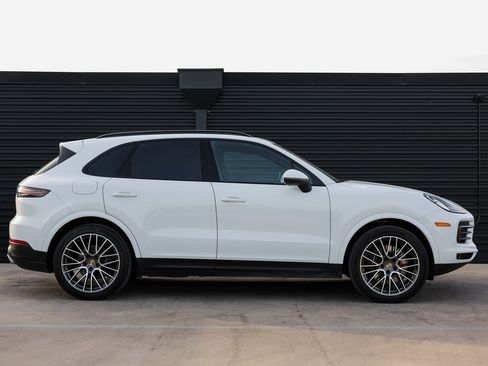 Certified 2023 Porsche Cayenne image 8