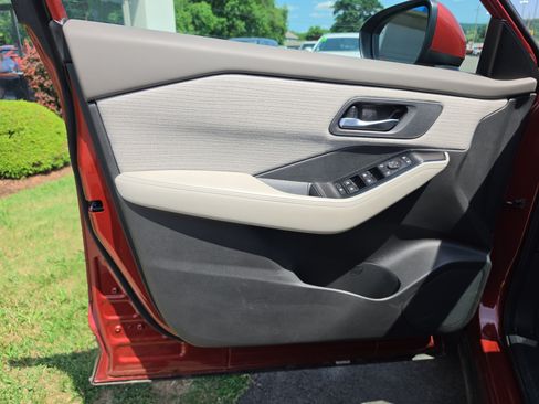 Used 2023 Nissan Rogue SV AWD/4WD image 16