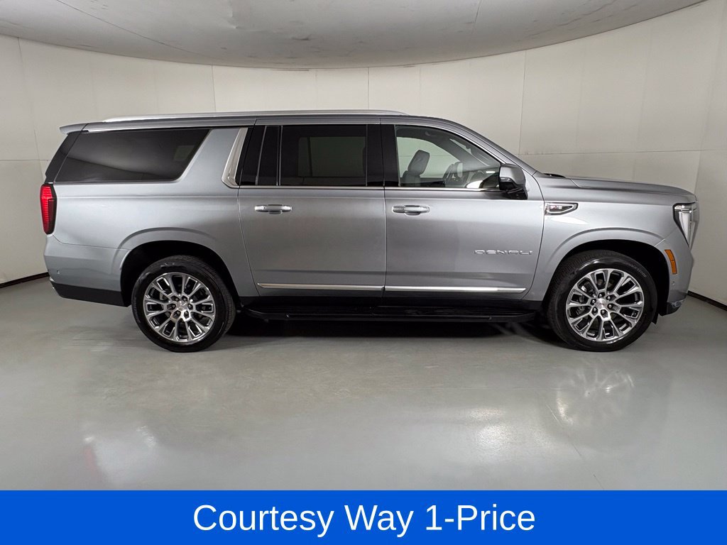Used 2025 GMC Yukon XL Denali AWD/4WD image 12