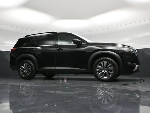 Used 2025 Nissan Pathfinder SV FWD image 55