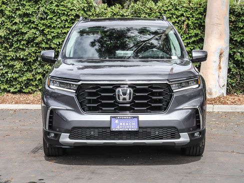 Used 2024 Honda Pilot Touring image 2