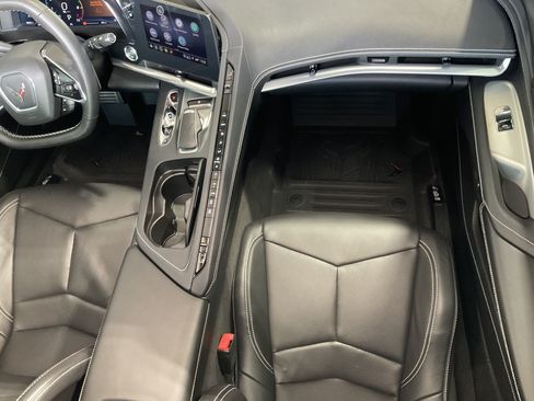 Used 2022 Chevrolet Corvette Stingray Coupe w/ Z51 Performance Package RWD image 18