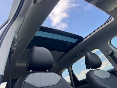 Used 2022 Volkswagen Taos SEL w/ Panoramic Sunroof Package AWD/4WD image 22
