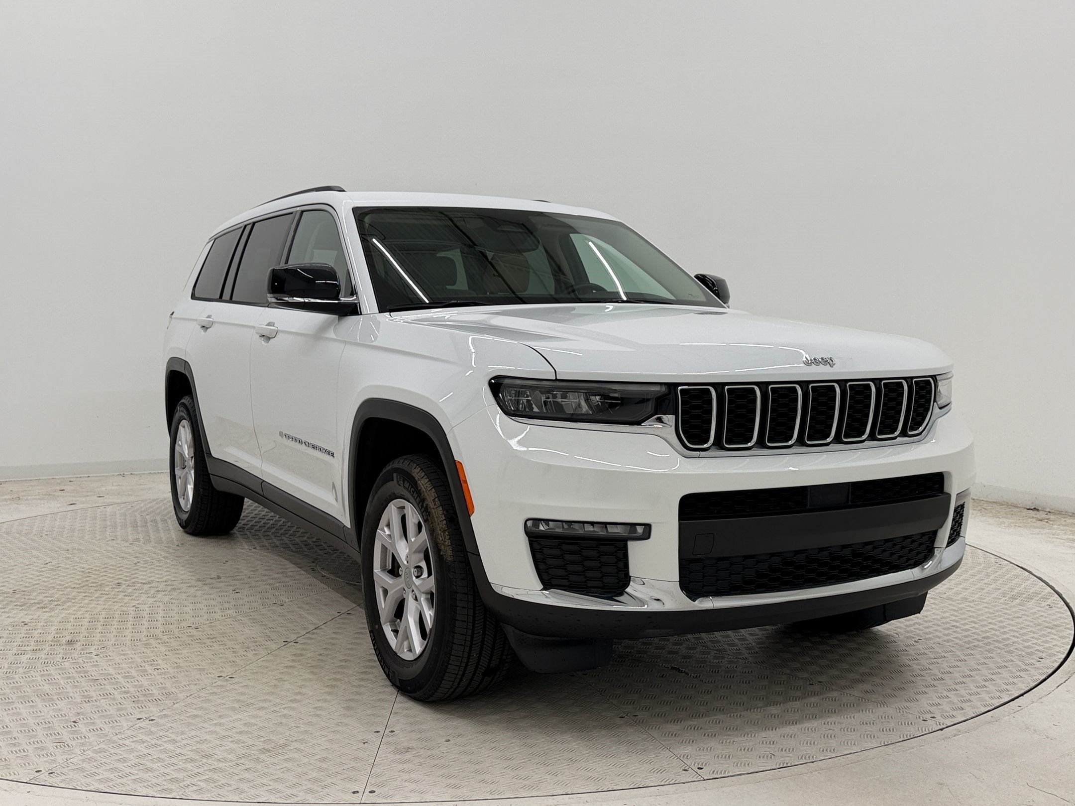 Used 2022 Jeep Grand Cherokee L Limited AWD/4WD image 7