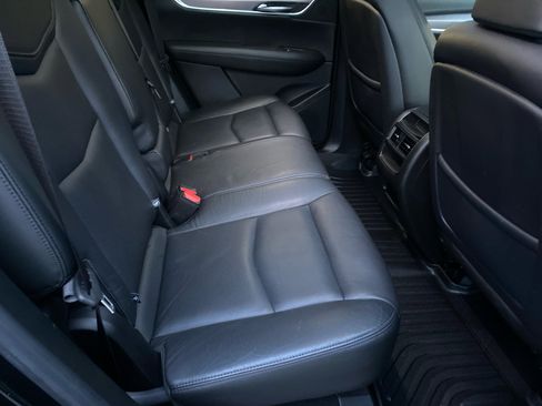 Used 2018 Cadillac XT5 Luxury w/ Driver Awareness Package image 8