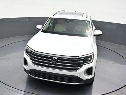 Used 2024 Volkswagen Atlas SE w/ Panoramic Sunroof Package FWD image 25