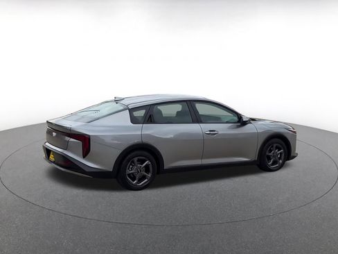 Used 2025 Kia K4 LXS image 14