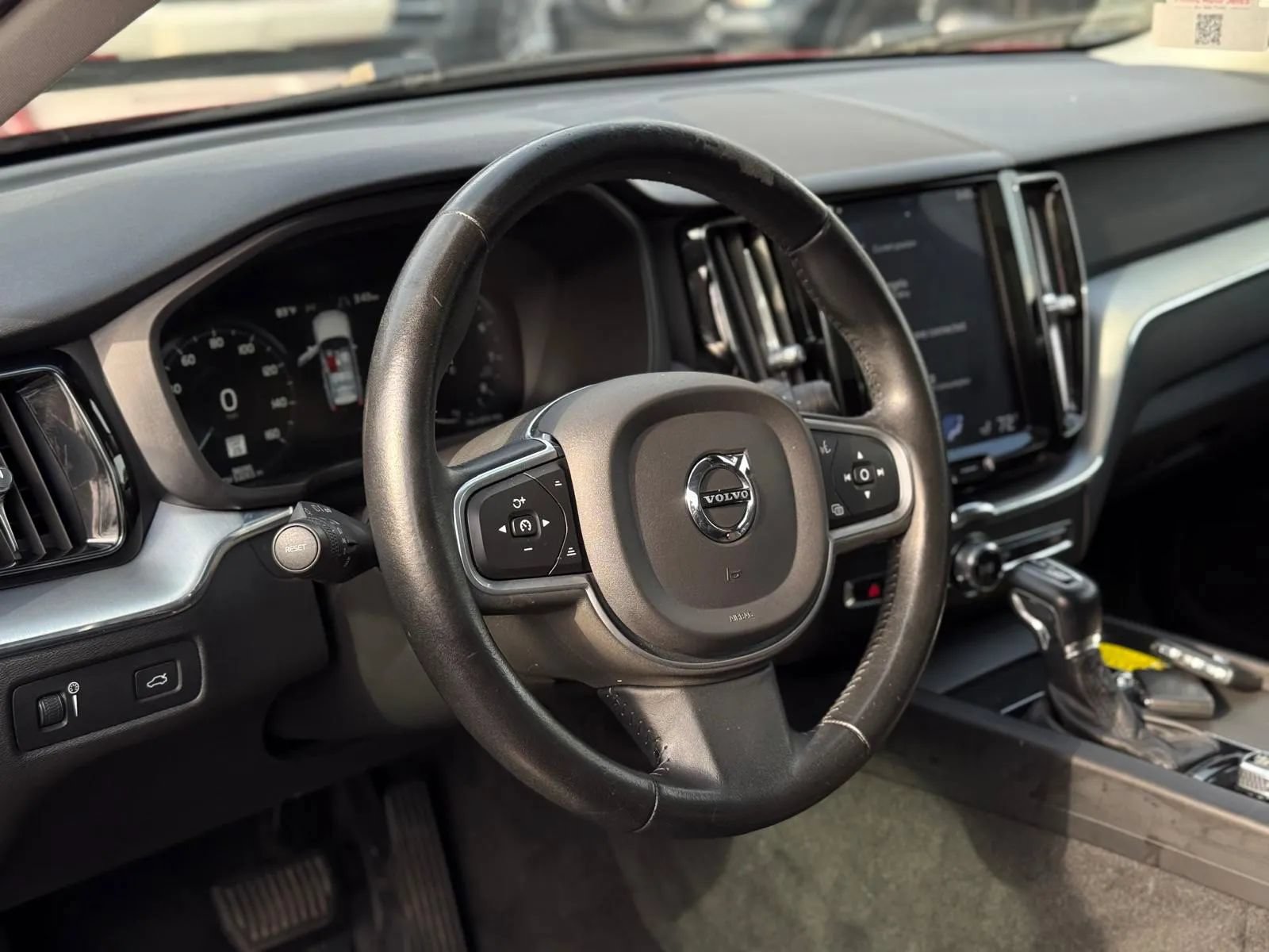 Used 2020 Volvo XC60 T6 Momentum AWD/4WD image 26