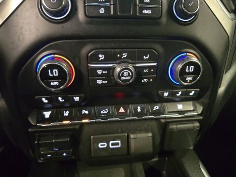 Used 2022 Chevrolet Silverado 2500 LTZ w/ LTZ Premium Package image 17