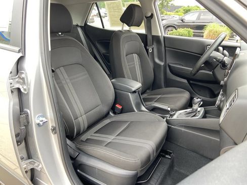 Used 2025 Hyundai Venue SEL FWD image 20