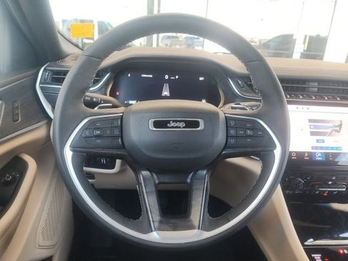 Used 2024 Jeep Grand Cherokee Limited image 33