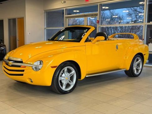 Used 2004 Chevrolet SSR w/ Preferred Equipment Group image 5