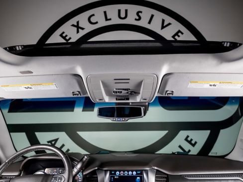 Used 2018 Chevrolet Tahoe Premier RWD image 9