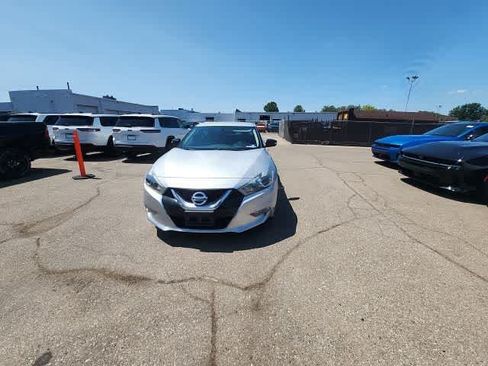 Used 2017 Nissan Maxima SR w/ Midnight Edition FWD image 4
