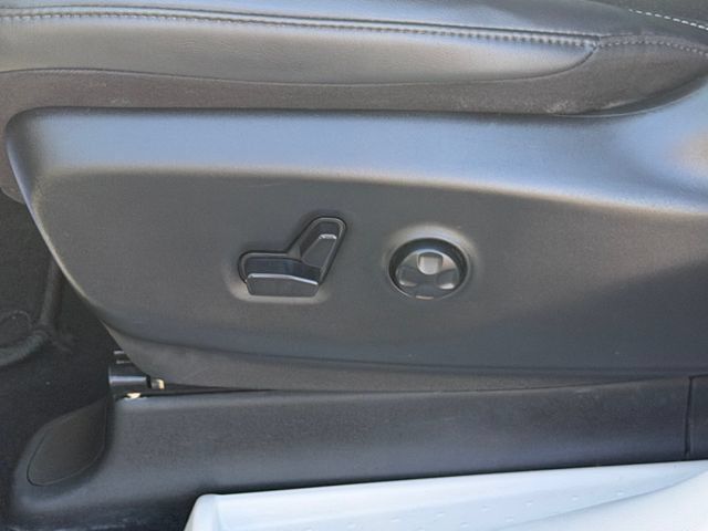 Used 2024 Chrysler Pacifica Limited FWD image 32