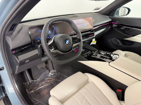Certified 2025 BMW 530i xDrive image 13