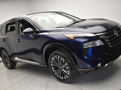 Certified 2026 Nissan Rogue Platinum w/ Platinum Premium Package AWD/4WD image 3