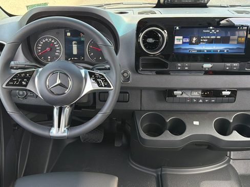 New 2025 Mercedes-Benz Sprinter 2500 image 21