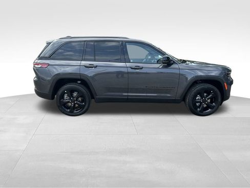 New 2025 Jeep Grand Cherokee Altitude image 7