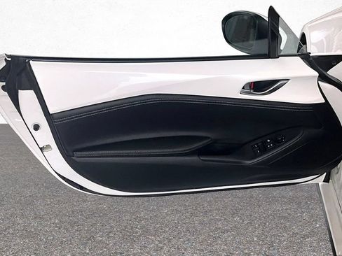 Used 2023 MAZDA MX-5 Miata Grand Touring RWD image 18