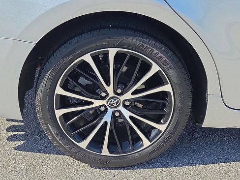 Used 2018 Toyota Camry SE w/ Audio Package FWD image 7