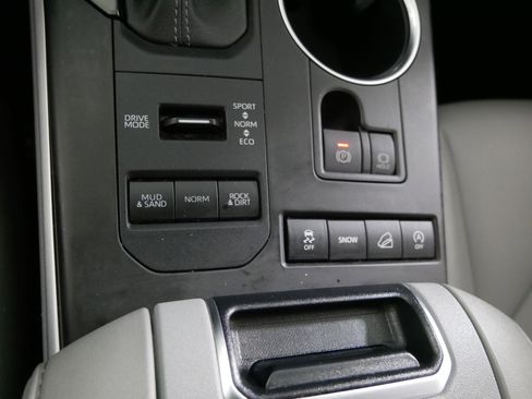 Used 2022 Toyota Highlander XLE image 29