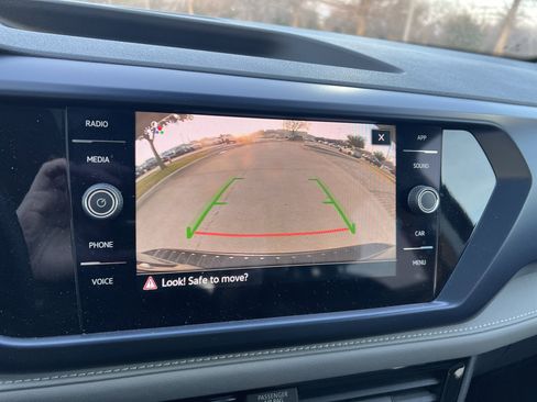 Used 2024 Volkswagen Taos SE w/ Panoramic Sunroof Package image 23