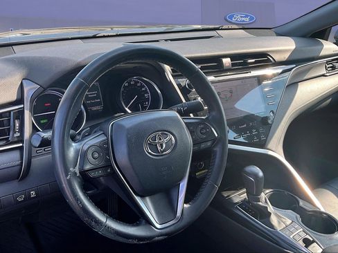 Used 2020 Toyota Camry SE w/ Sunroof Package FWD image 17