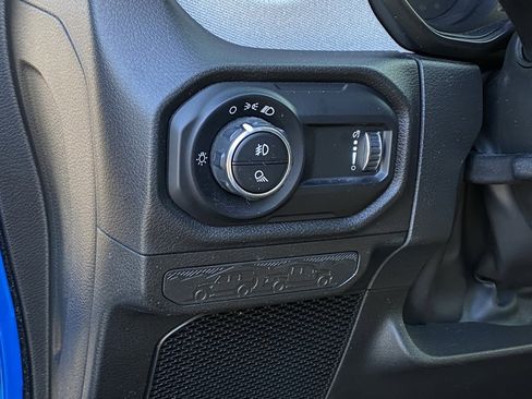 Used 2025 Jeep Gladiator Sport image 12