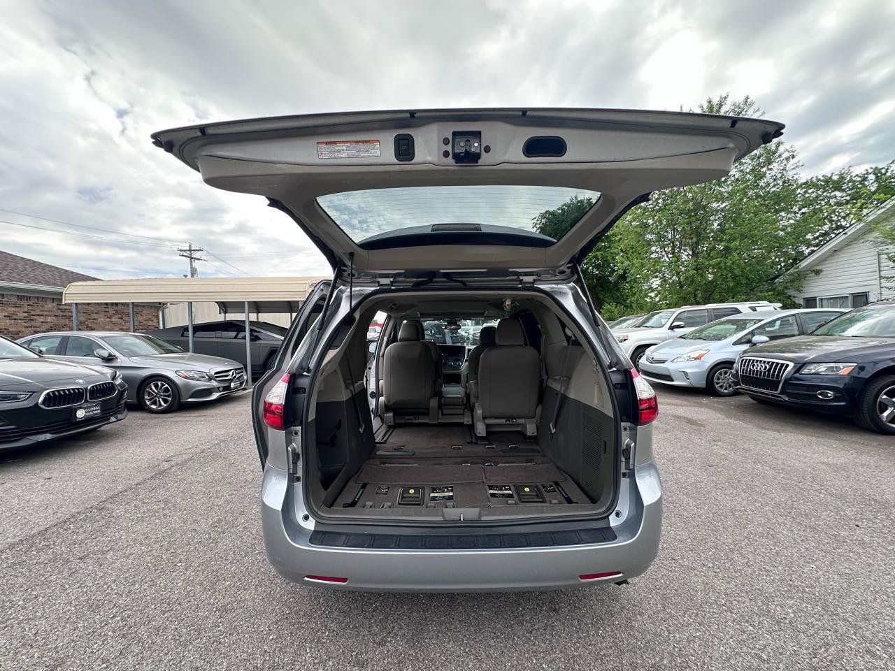 Used 2018 Toyota Sienna XLE FWD image 34