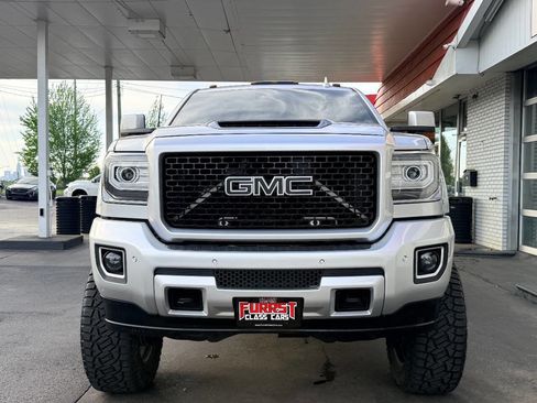 Used 2017 GMC Sierra 2500 Denali w/ Duramax Plus Package image 7