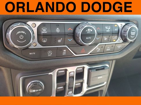 New 2025 Jeep Gladiator Sport image 18