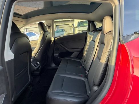 Used 2022 Tesla Model Y Long Range AWD/4WD image 12