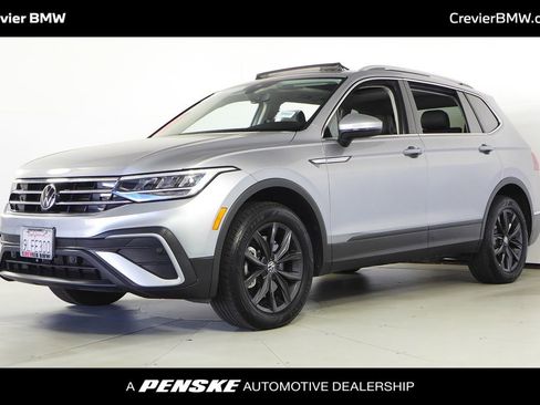 Used 2024 Volkswagen Tiguan SE w/ Panoramic Sunroof Package FWD image 1