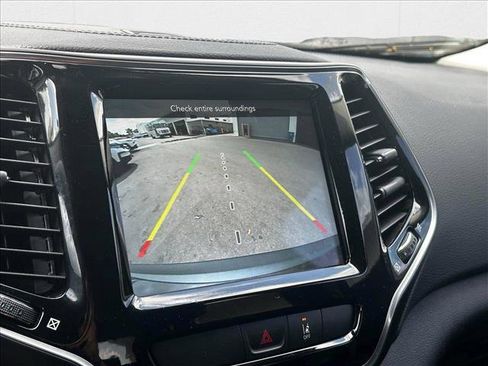 Used 2022 Jeep Cherokee Limited image 14