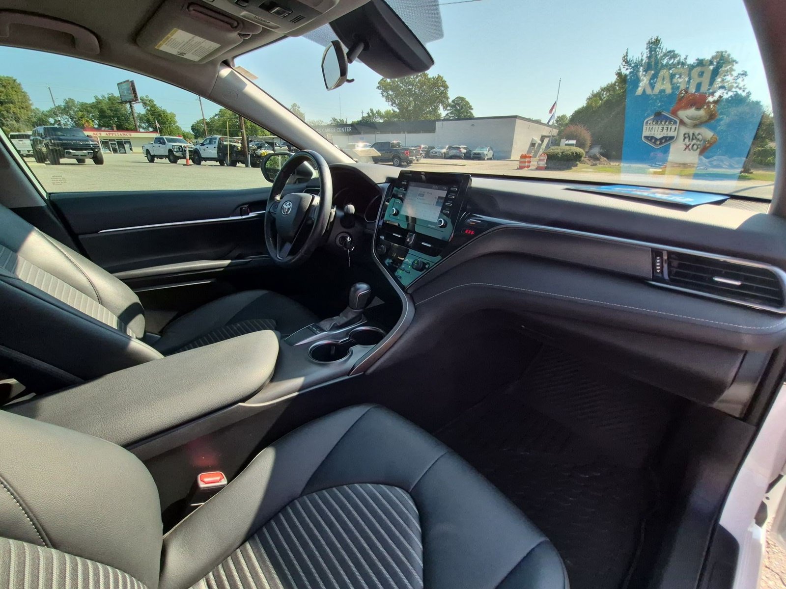 Used 2022 Toyota Camry SE FWD image 27