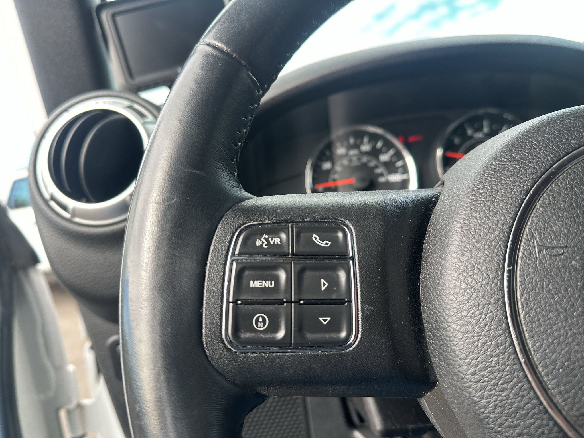 Used 2015 Jeep Wrangler Rubicon w/ Connectivity Group AWD/4WD image 16