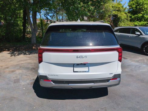 New 2026 Kia Carnival SX FWD image 6