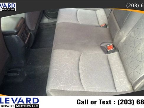Used 2021 Toyota RAV4 XLE AWD/4WD image 29