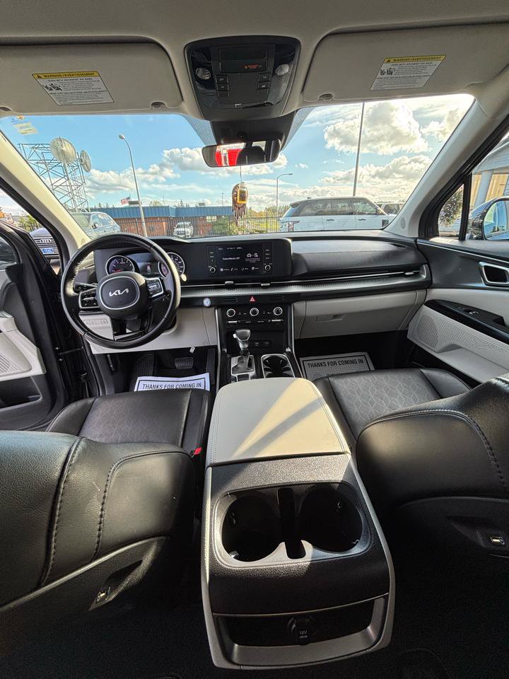 Used 2023 Kia Carnival LX FWD image 23