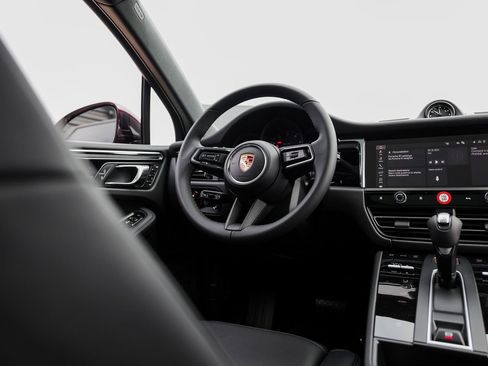 Certified 2026 Porsche Macan AWD/4WD image 26