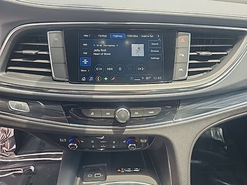 Certified 2022 Buick Enclave Essence image 21