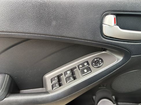 Used 2018 Kia Forte LX FWD image 12