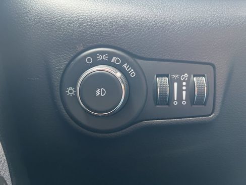 Used 2024 Jeep Compass Latitude image 15