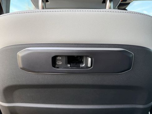 New 2026 BMW X5 xDrive50e image 32