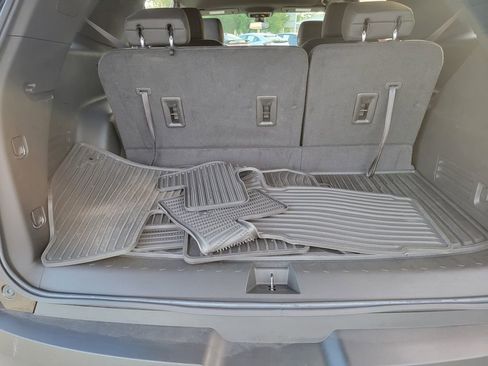 Used 2023 Chevrolet Traverse LT FWD image 16