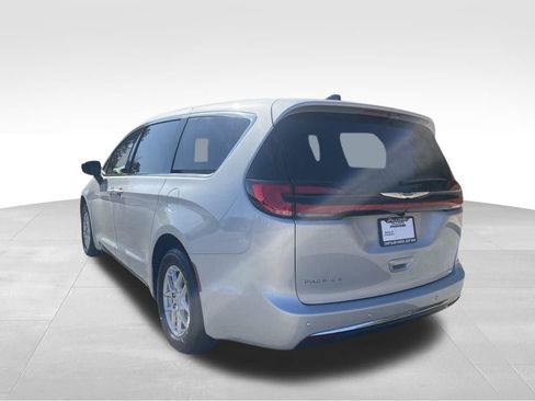 New 2026 Chrysler Pacifica Select FWD image 7