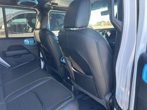 Used 2023 Jeep Wrangler Unlimited Sahara w/ Cold Weather Group image 12