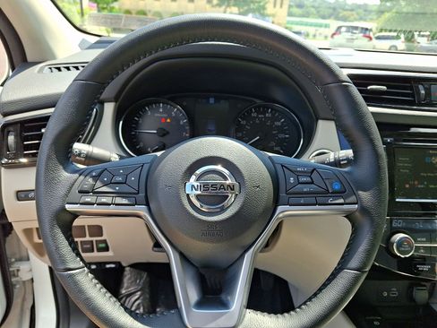 Certified 2022 Nissan Rogue Sport SL w/ Premium Package AWD/4WD image 20